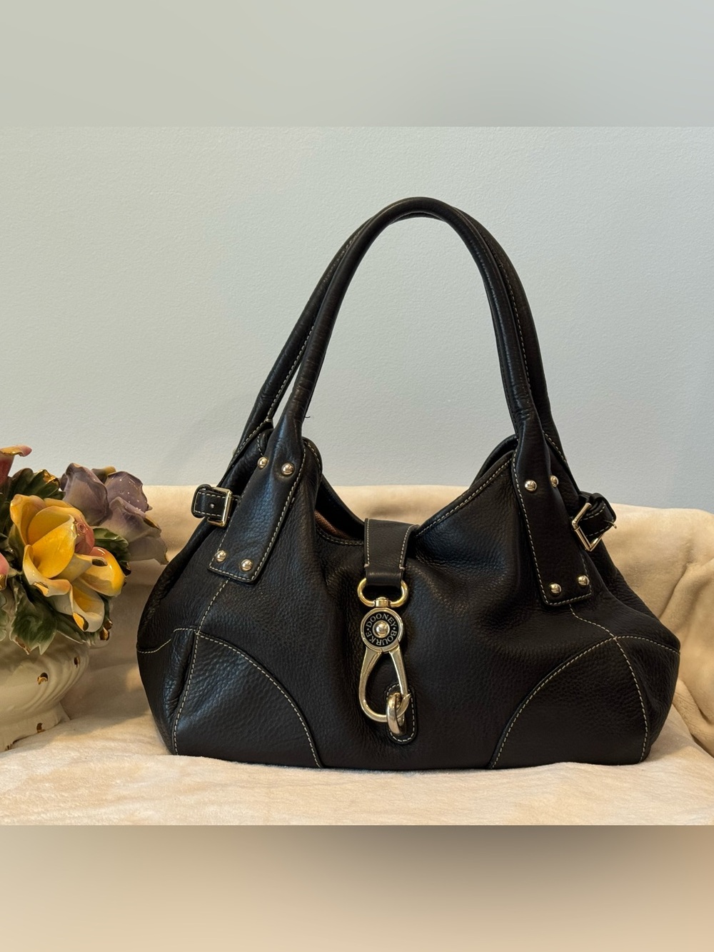 VTG Dooney & Bourke Annalisa Handbag featuring distinctive gold-toned hardware